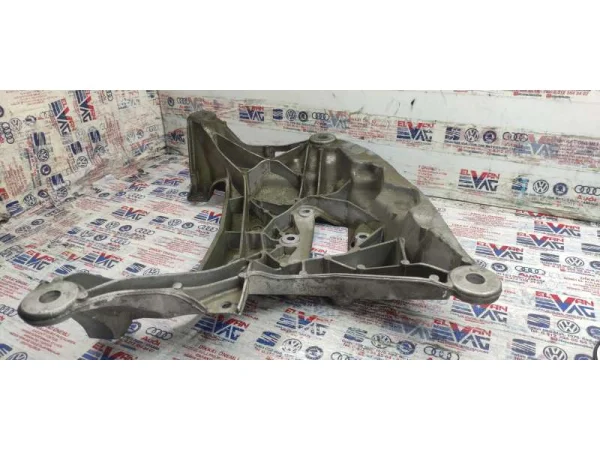 8W0399262AF | Audi A4 Şanzıman Takozu VAG