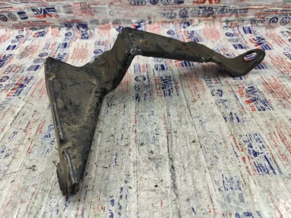 058145813E | Turbo İntercooler Braketi | VW Passat - Skoda Superb VAG