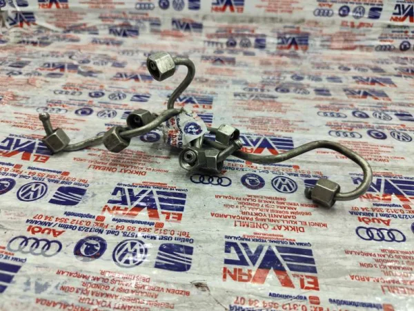 04B130301M | VW Polo Yakıt Basınç Borusu VAG