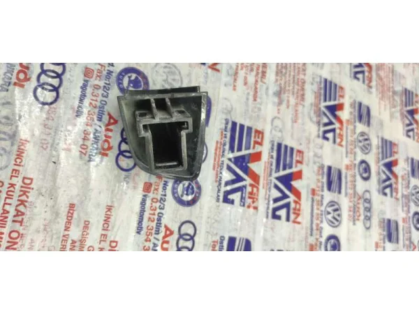 1K8837088B | Sağ Arka Kapı Kolu Contası | VW Golf, Passat, Scirocco, Touareg - Seat Alhambra - Skoda Superb VAG