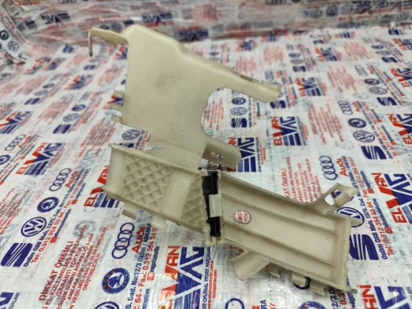 1K8837867C | VW Scirocco Kapı Kilit Sabitleme Braketi VAG