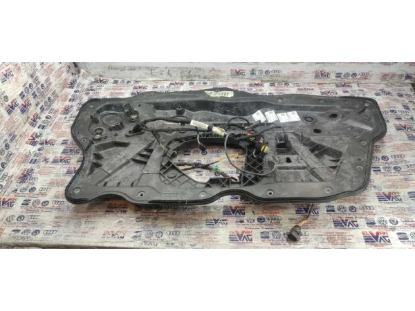1Q0837756 | VW Scirocco Kapı Sacı VAG