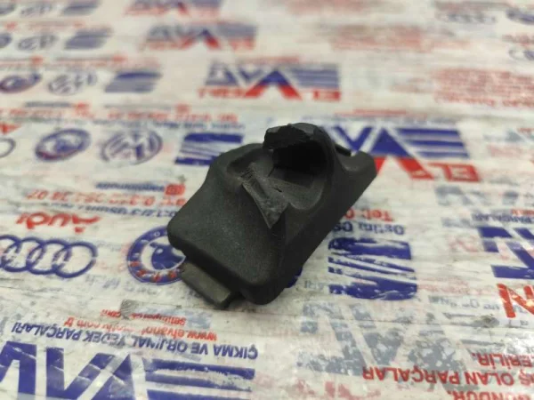 2H0805734A | VW Amarok Kaput Tutma Demiri Alt Plastiği VAG