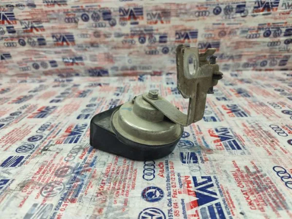 3G0951182 | Korna Braketi | VW Golf, Passat VAG