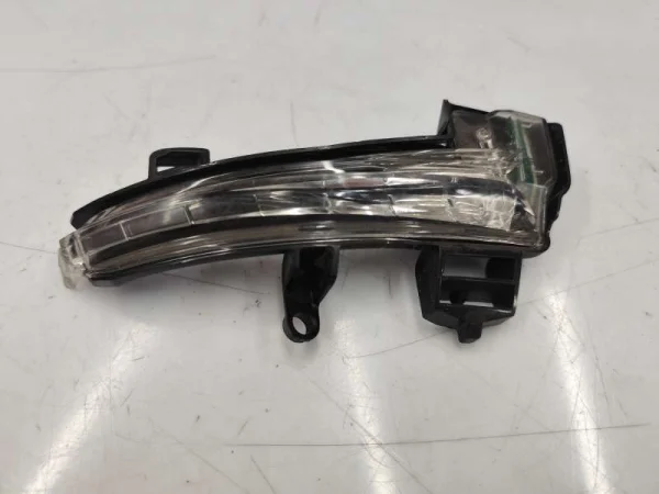 3V0949102 | Skoda Superb Sağ Dış Dikiz Ayna Sinyali VAG
