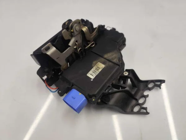 3D4839016 | VW Phaeton Arka Sağ Kapı Kilidi VAG