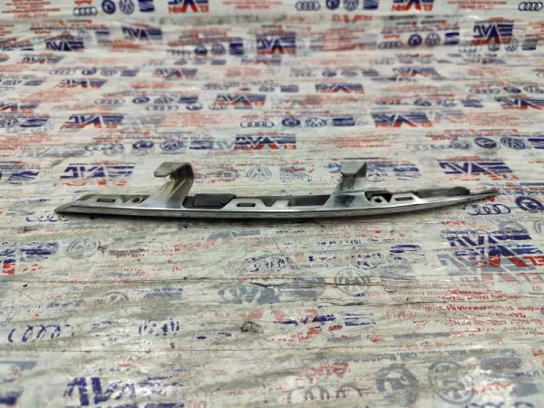 3G0941120E | VW Passat Sağ Far Alt Nikelajı VAG