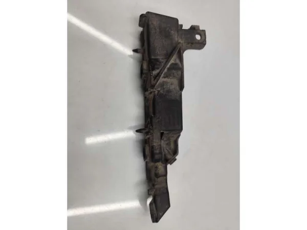 4G0807283 | Audi A6 Ön Sol Tampon Braketi VAG