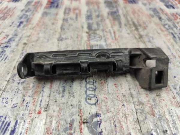 4G5807890 | Audi A6 Arka Sağ Tampon Bağlantı Braketi VAG