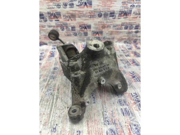 4M0199308BM | Audi A4 Sağ Motor Kulak Braketi VAG