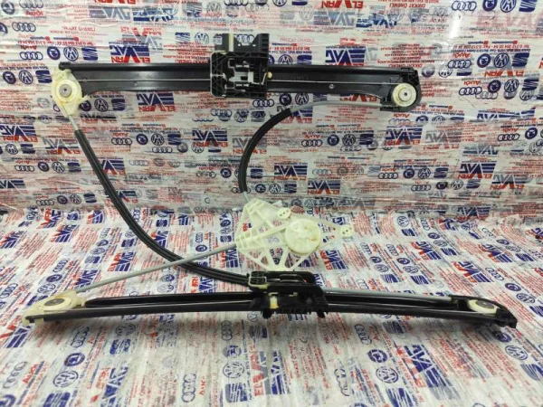 4M0839461A | Audi Q7 Arka Sol Cam Kriko Mekanizması VAG