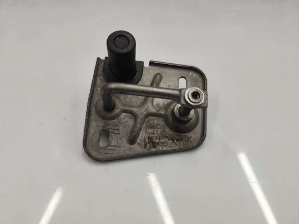 5E3823186A | Skoda Octavia Sağ Kaput Kilidi VAG