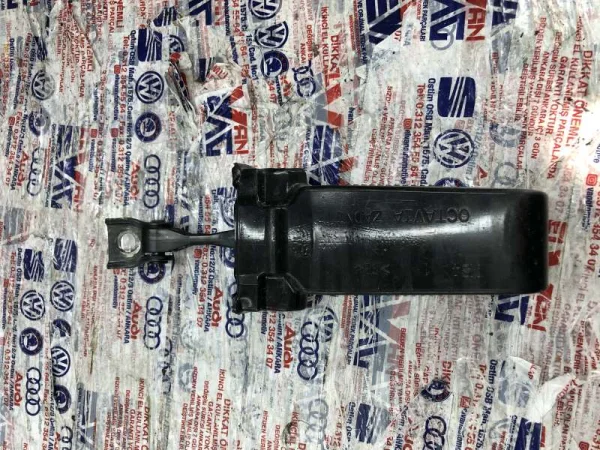 5E3839203 | Skoda Octavia Arka Kapı Gergisi VAG