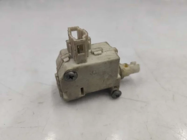 5K6810773A | VW Golf Depo Kapağı Kilidi VAG
