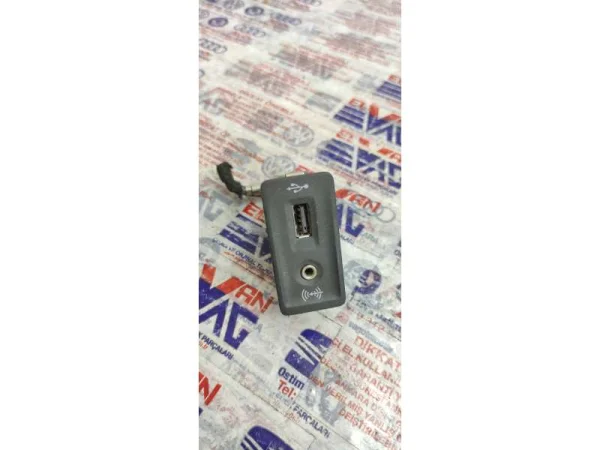 5G0035222E | USB ve AUX Bağlantı Soketi | VW CC, E-Golf, Golf - Seat Alhambra, Ibiza, Leon VAG