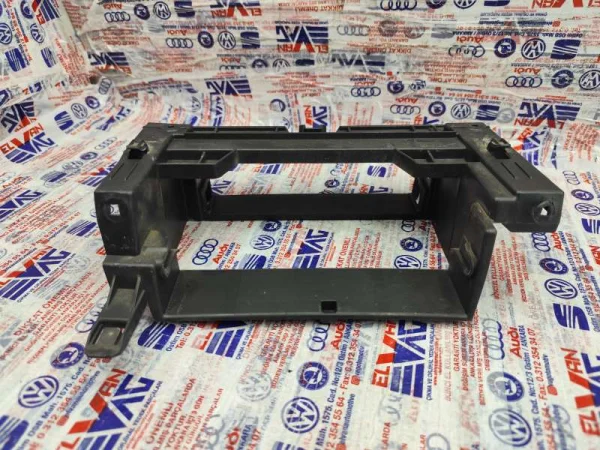 5F0857751 | Seat Leon İç Dikiz Aynası Taşıyıcısı VAG