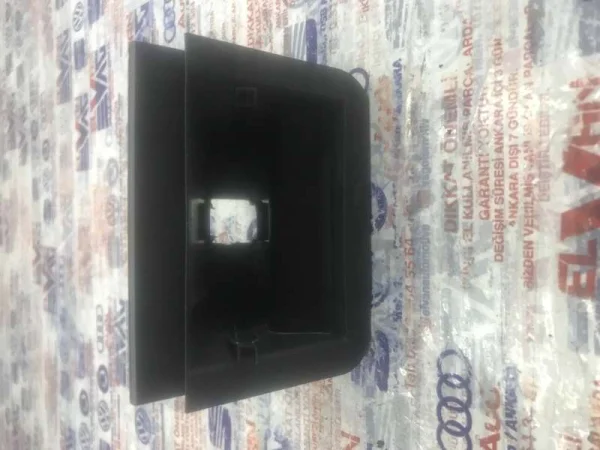 5E6827520 | Skoda Octavia Bagaj Kilit Kapağı VAG