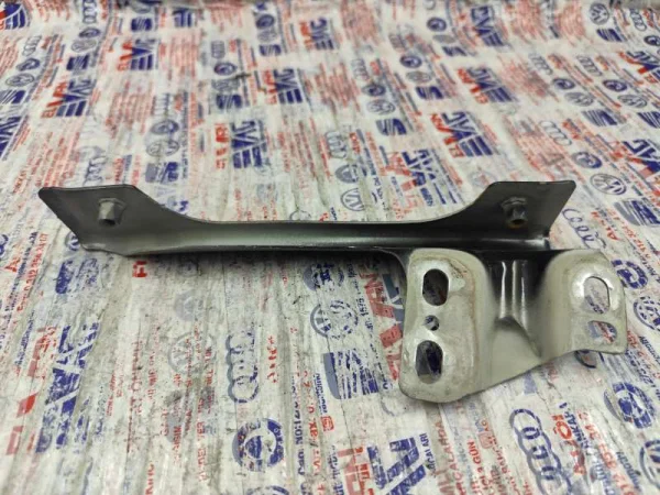 5NA821184 | VW Tiguan Sağ Üst Çamurluk Braketi VAG