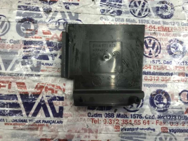 5WA971813 | Akü Kutup Başı Muhafaza Kapağı | VW Caddy, Golf, T-Roc - Audi A3, Q2 - Seat Leon VAG