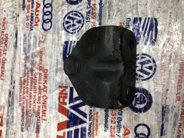 5P0827435E | Bagaj Amortisör Bağlantı Ayağı | Seat Altea, Leon VAG