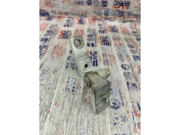 6L0831402 | Sağ Ön Kapı Üst Menteşesi VAG