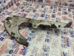 7H0857028B | VW Transporter Sağ Ön Göğüs Tutucu Braketi - 1
