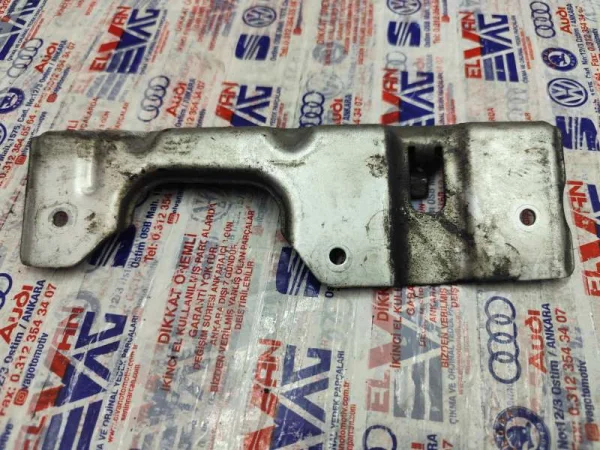 7H0858150 | VW Transporter Sağ Ön Kapı Kolu Bağlantı Braketi VAG