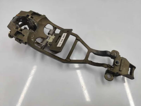7L0839886A | Arka Sağ Dış Kapı Kolu Braketi VAG