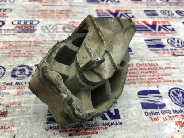 8K0253144M | Arka Egzoz Takozu | Audi A4, A5, A6, A7, A8 VAG