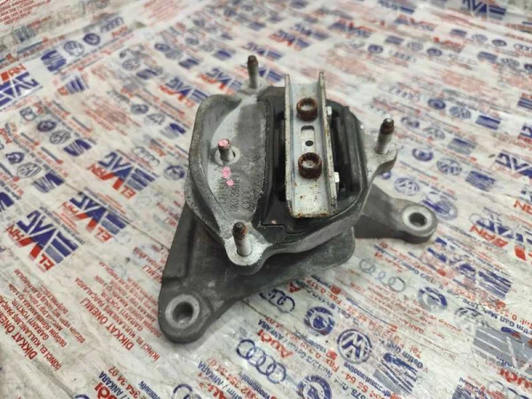 8K0399151DB | Şanzıman Takozu | Audi A4, A5, A6, A7, Q5 VAG