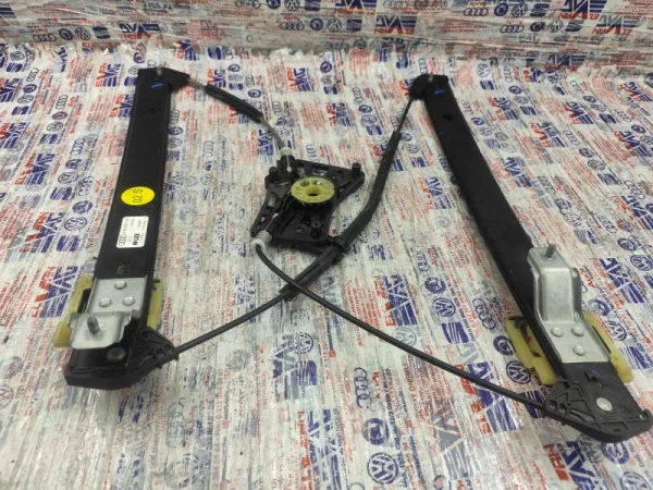 81A837461 | Elektrikli Ön Sol Cam Kriko Mekanizması VAG