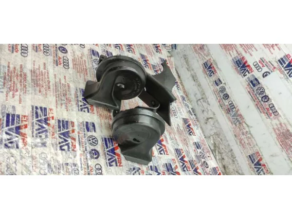 8D0951229C | Korna Bağlantı Braketi | VW Passat - Audi A4 VAG