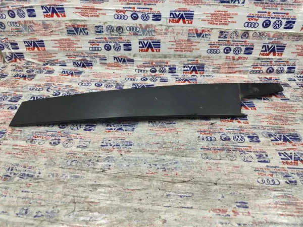 8R0837902Q9B9 | Audi Q5 Sağ Ön Kapı Direk Çıtası VAG
