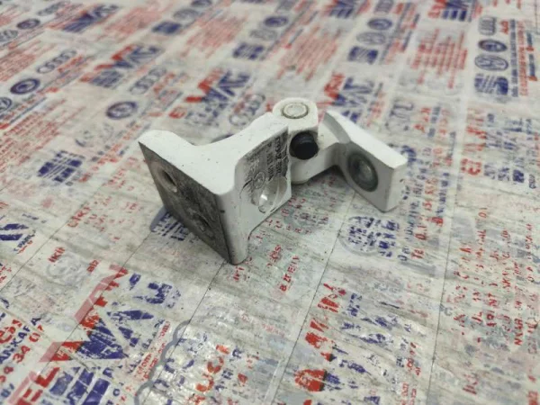 8P4833401A | Arka Sol Üst Kapı Menteşesi | Audi A3, RS 3 VAG