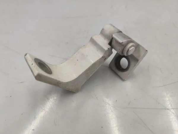 8T8833402 | Audi A5 Arka Sağ Alt Kapı Menteşesi VAG