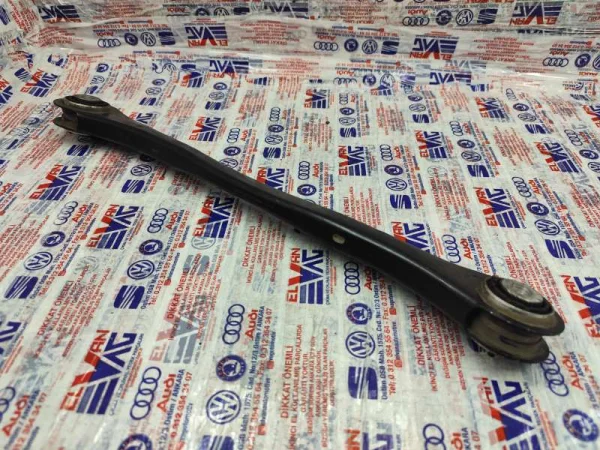 8W0501530D | Audi A4 Arka Sağ Denge Kolu VAG