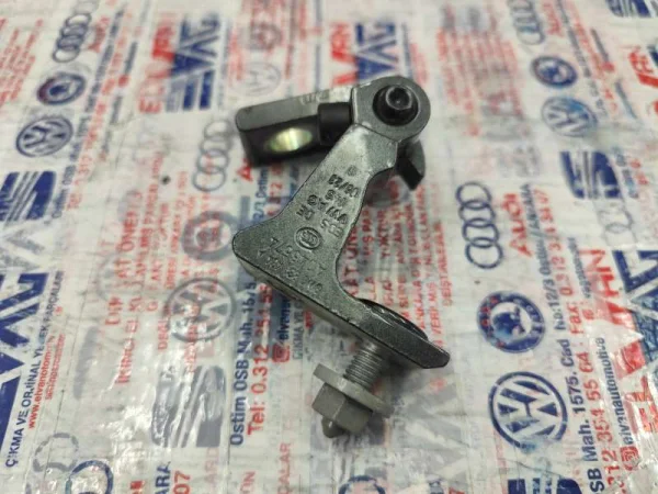 8W0831404A | Audi A4 Kapı Menteşesi VAG