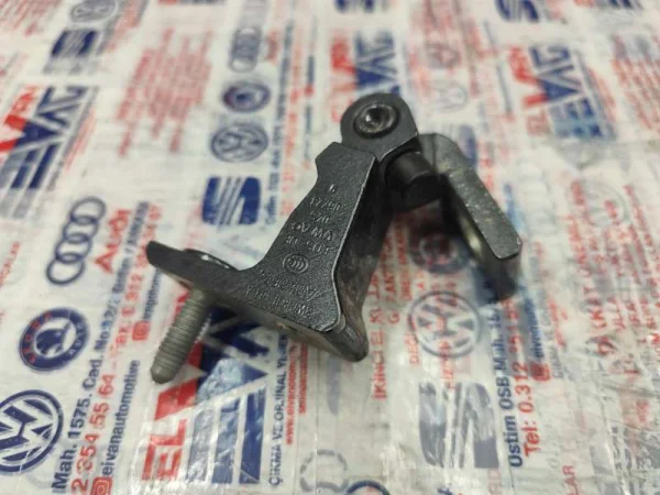 8W0831403A | Audi A4 Kapı Menteşesi VAG