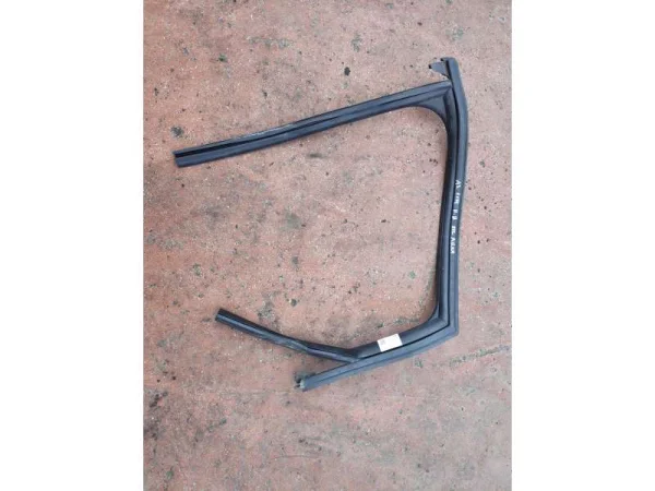 8V4839439B | Sol Arka Kapı Cam Fitili | Audi A3, RS 3 VAG