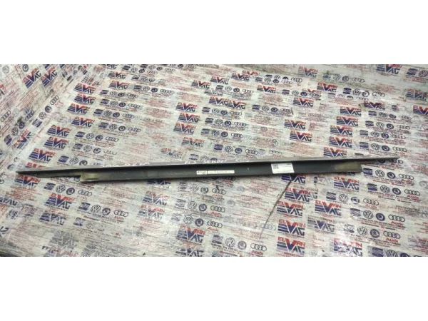 8V5853764C2ZZ | Audi A3 Arka Sağ Cam Çıtası VAG