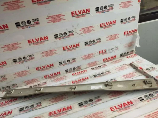1U6867625 | Arka Tavan Plastik Kaplaması VAG