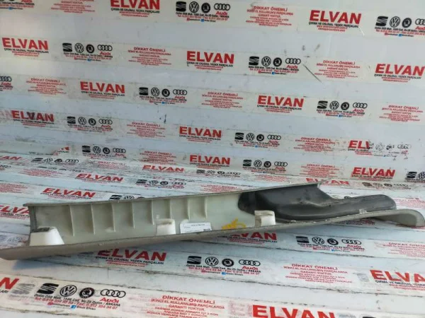 3C0867283 | VW Passat Direk Döşeme Klipsi VAG