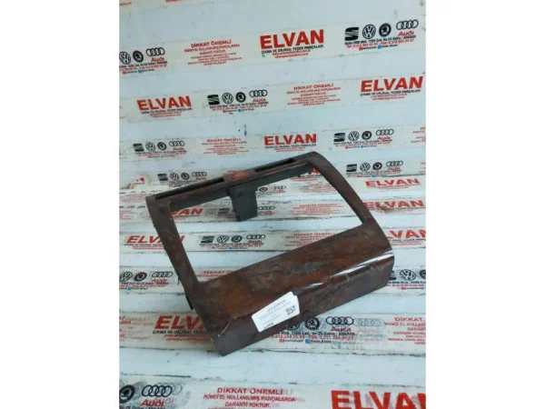 4D0820325 | Orta Konsol Çerçevesi VAG