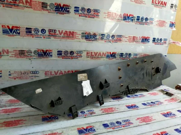 566863046A | Orta Konsol Sağ Yan Kaplaması | Skoda Karoq, Kodiaq VAG