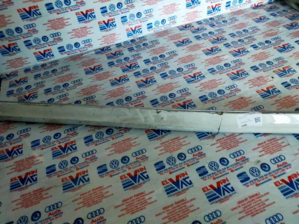 5C5853960E | Sağ Ön Çamurluk Çıtası VAG