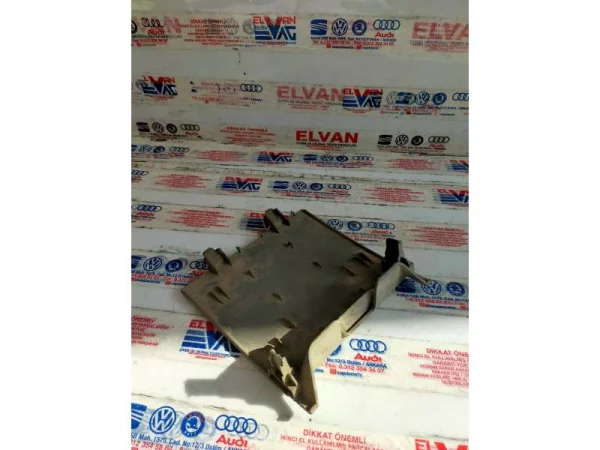 7H1857151 | VW Transporter Sigorta Kutusu Kapağı VAG