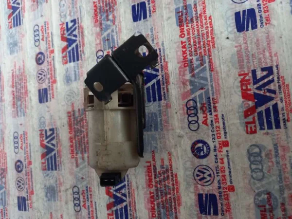 1M0820755 | Seat Leon Pompa Bağlantı Ayağı VAG