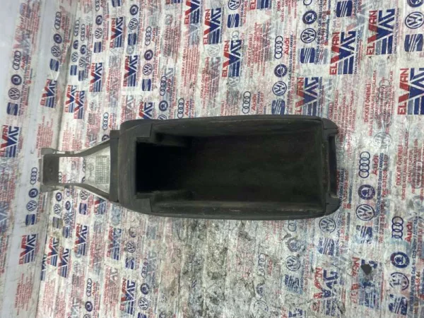 8P0864207B | Audi A3 Orta Kol Dayama VAG