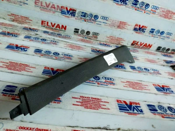 2K0868224B | VW Caddy Sağ Orta Direk Kaplaması VAG