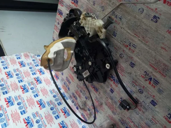 2K0843430A | VW Caddy Sürgülü Sağ Kapı Kilidi VAG